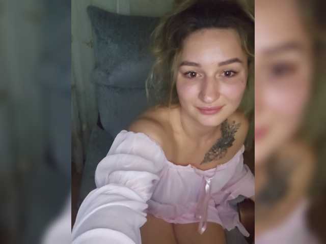 le modèle Lo0La est en webcam porno dans un show sur le site bongacams, il possède les tags suivants: White/Caucasian,Blonde,Shaved