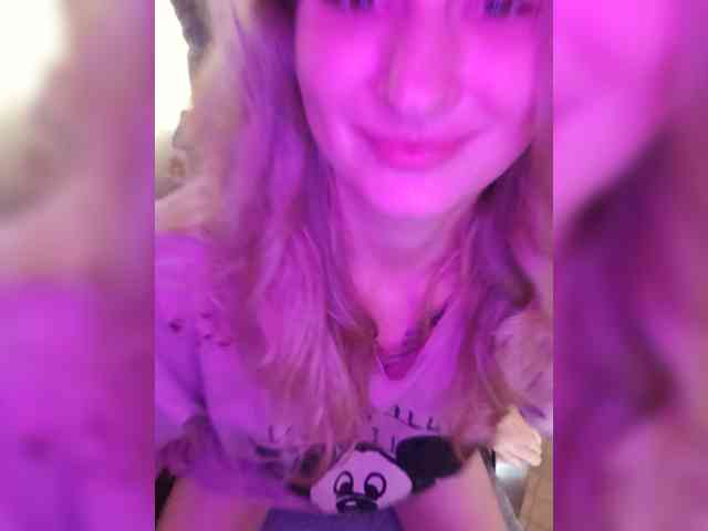 Lola107 webcam