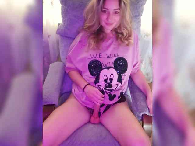 Lola107 webcam