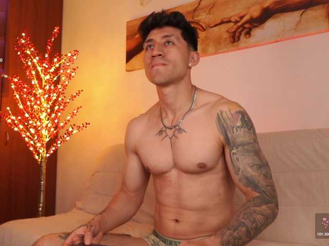Latin-Green-Eyes live webcam show