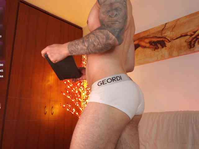 Latin-Green-Eyes Sex Cam Show