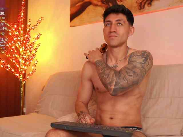 Latin-Green-Eyes Sex Cam Show
