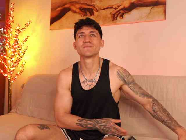 Latin-Green-Eyes Sex Cam Show