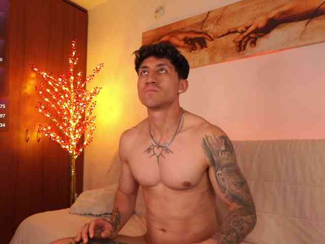 Latin-Green-Eyes Sex Cam Show