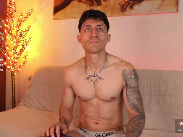 Latin-Green-Eyes Sex Cam Show