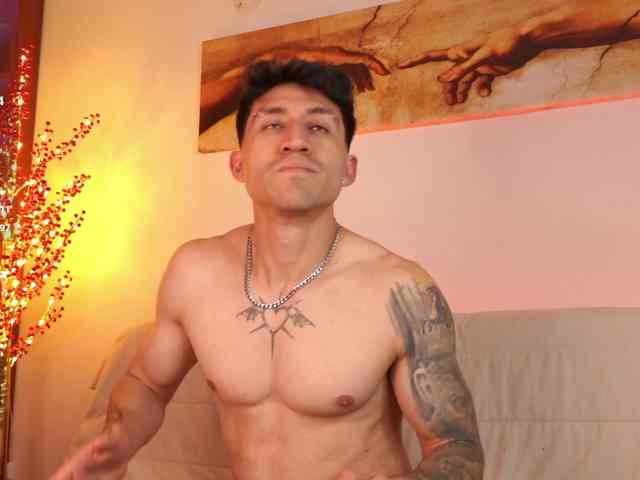 Latin-Green-Eyes Sex Cam Show