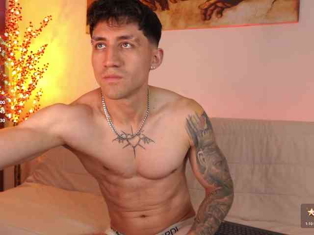 Latin-Green-Eyes Sex Cam Show