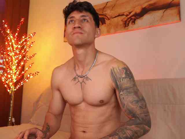 Latin-green-eyes's cam show statistics and live stream