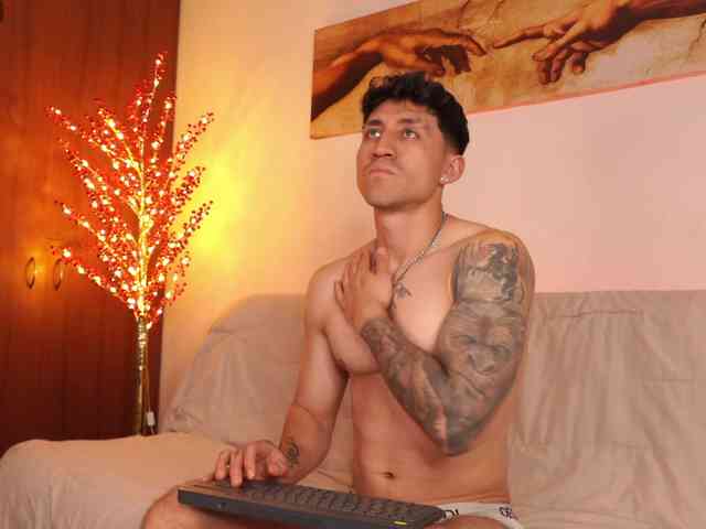 Latin-Green-Eyes Sex Cam Show