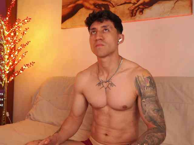 Latin-Green-Eyes Live Webcam on BongaCams