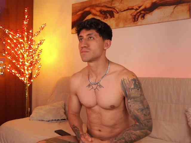 Latin-Green-Eyes Sex Cam Show