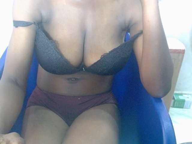 Sexyjuice live cam on BongaCams