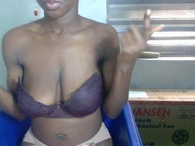 Sexyjuice live cam on BongaCams