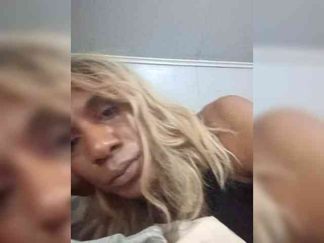 Nikluvlewis Live Webcam on BongaCams