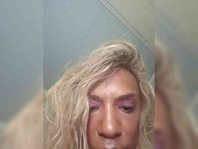 Nikluvlewis Live Webcam on BongaCams