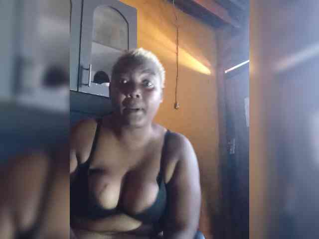 BlondeDolphin webcam