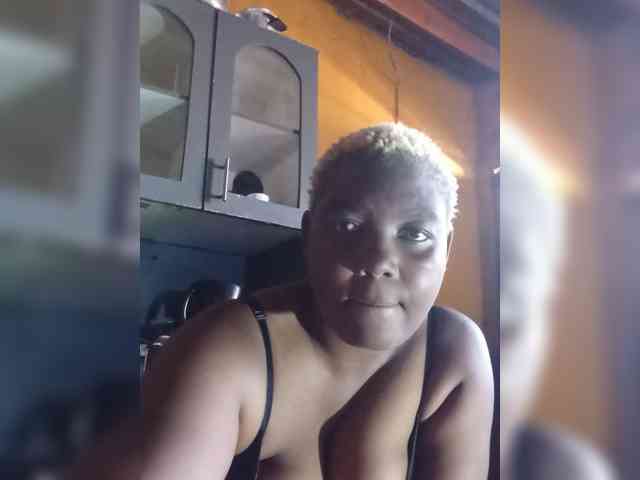 BlondeDolphin webcam