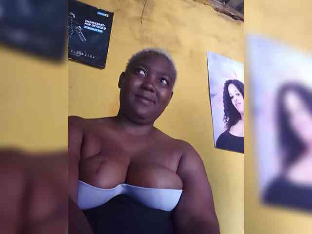 BlondeDolphin webcam