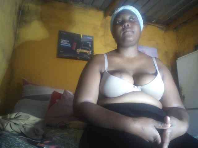 BlondeDolphin webcam