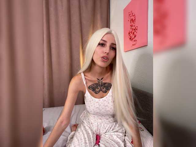 Sonia-Jones live cam