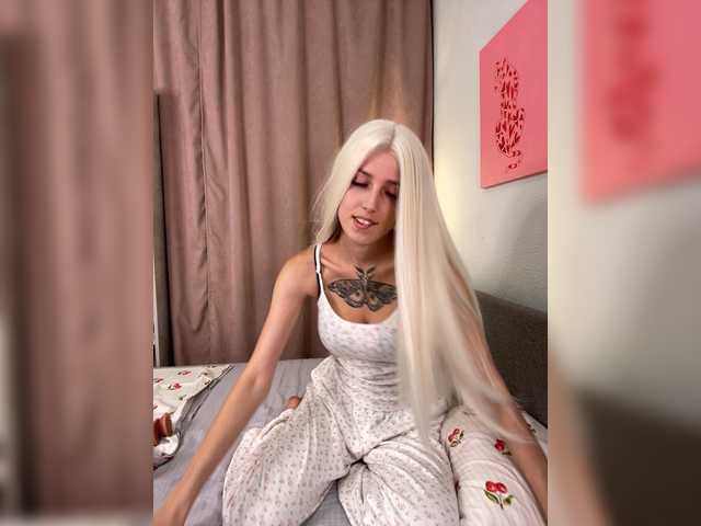 Sonia-Jones live webcam show