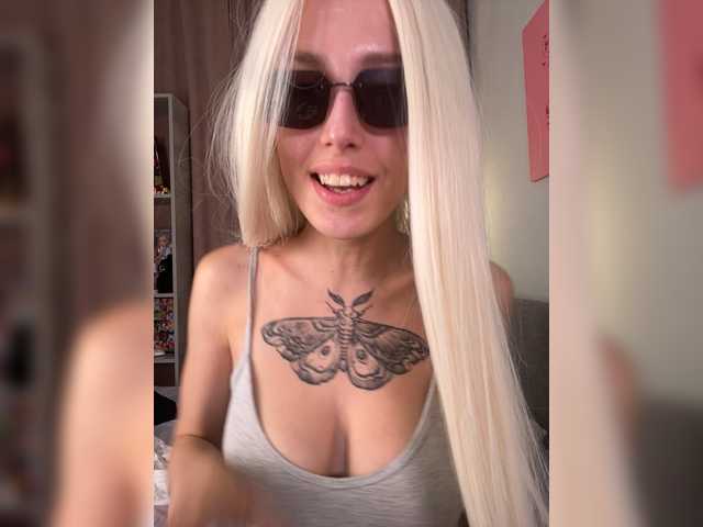 Sonia-Jones live webcam show