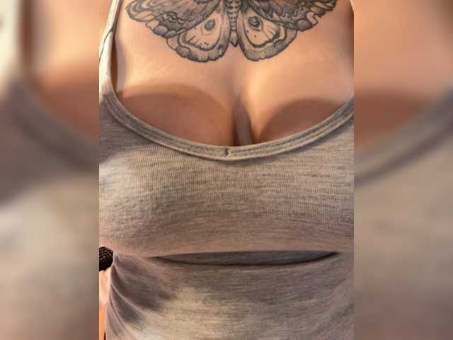 Sonia-Jones live cam on BongaCams