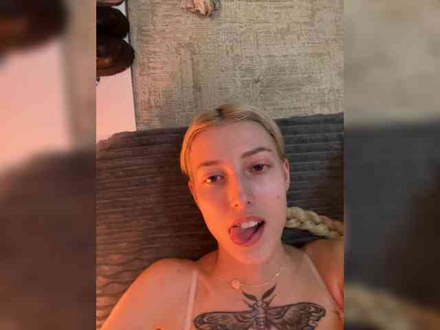 Sonia-Jones webcam