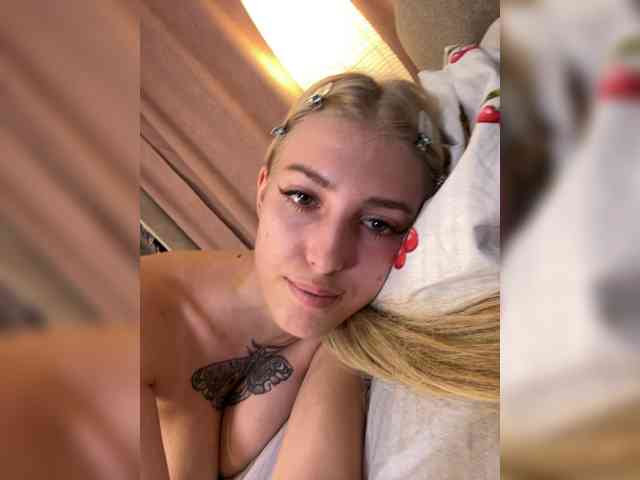 Sonia-Jones webcam
