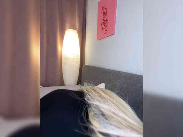 Sonia-jones's cam show statistics and live stream