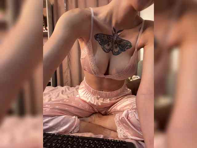 Sonia-Jones webcam