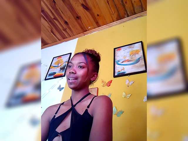 Sahsahsexy live cam on BongaCams