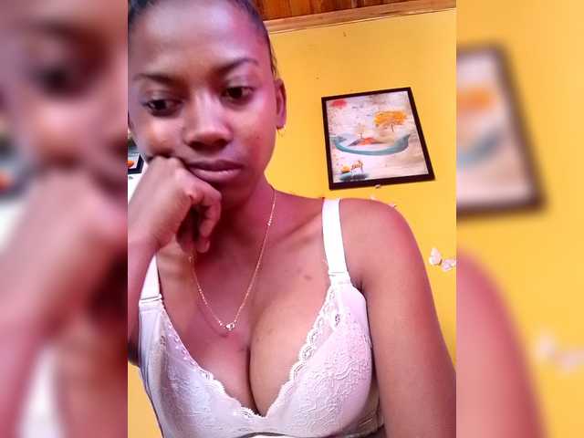 Sahsahsexy live cam on BongaCams