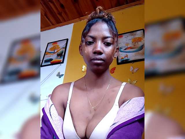 Sahsahsexy live cam on BongaCams