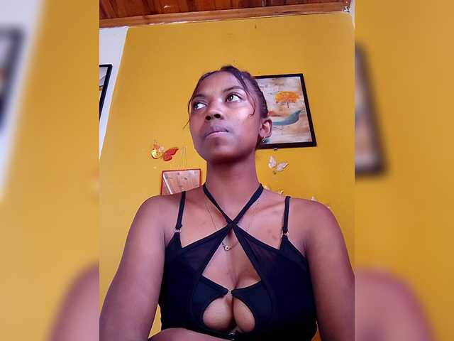 Sahsahsexy live cam on BongaCams