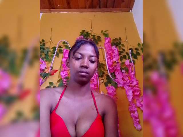 Sahsahsexy live cam on BongaCams