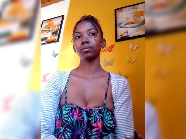 Sahsahsexy live cam on BongaCams