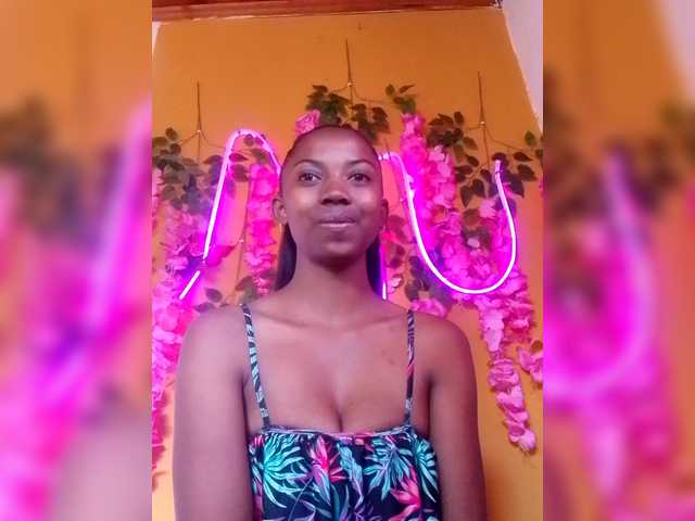 Sahsahsexy live cam on BongaCams