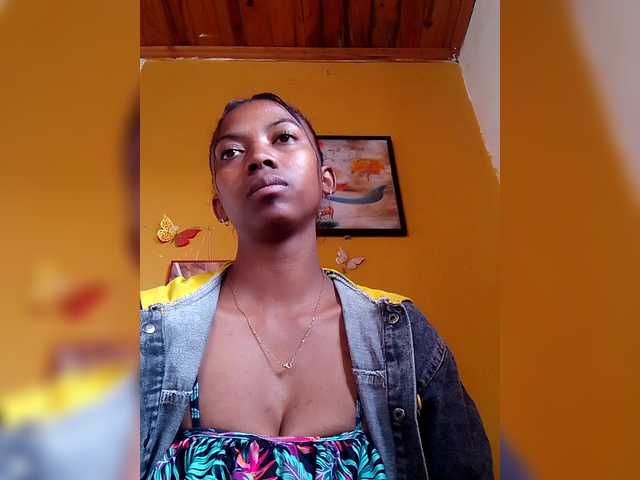 Sahsahsexy live cam on BongaCams