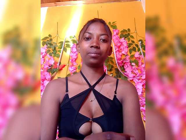 Sahsahsexy live cam on BongaCams