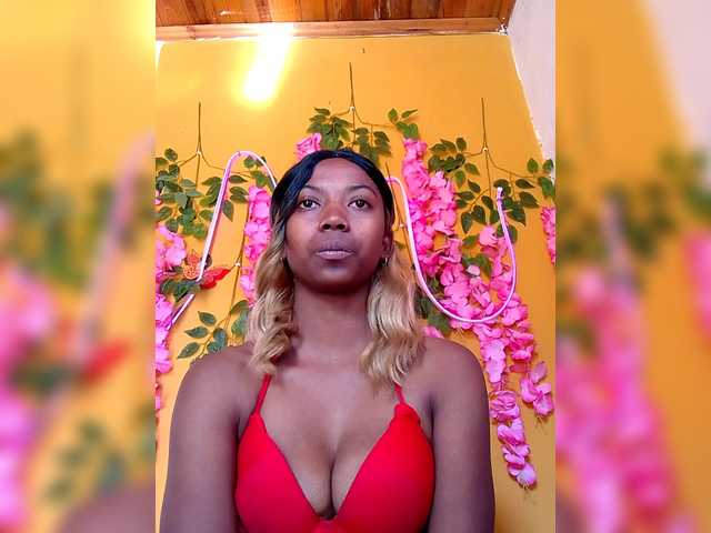 Sahsahsexy live cam on BongaCams
