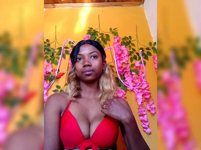 Sahsahsexy live cam on BongaCams
