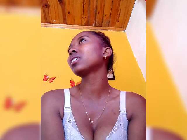 Sahsahsexy live cam on BongaCams
