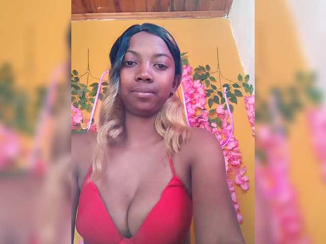 Sahsahsexy live cam on BongaCams