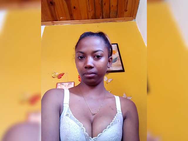 Sahsahsexy live cam on BongaCams