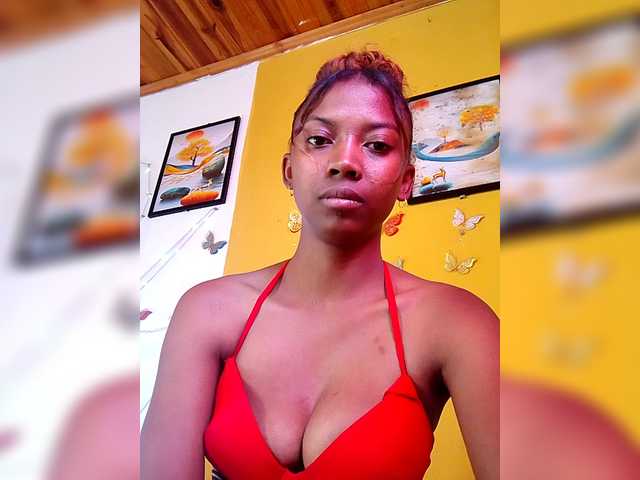 Sahsahsexy live cam on BongaCams