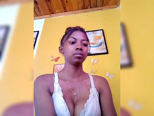 Sahsahsexy live cam on BongaCams