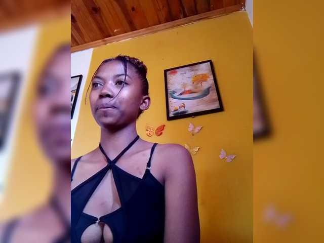 Sahsahsexy live cam on BongaCams