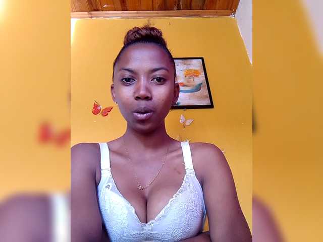 Sahsahsexy live cam on BongaCams
