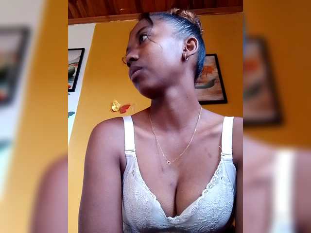 Sahsahsexy live cam on BongaCams